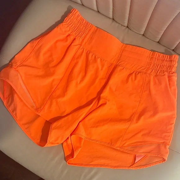 Lululemon size 8 hotty hot 4in shorts in bright orange - Picture 3 of 4